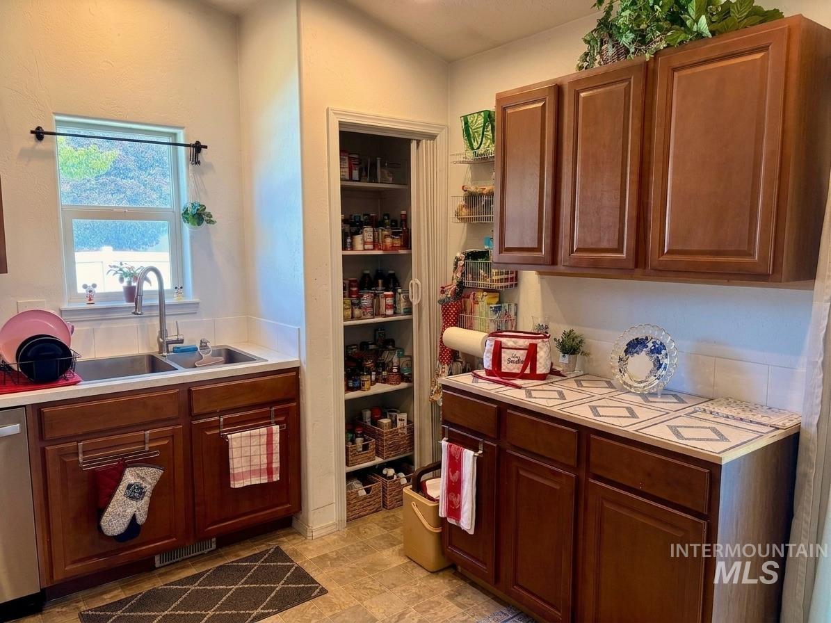 494 Adria Lane, Twin Falls, Idaho 83301, 3 Bedrooms, 2 Bathrooms, Residential For Sale, Price $324,900, 98992384