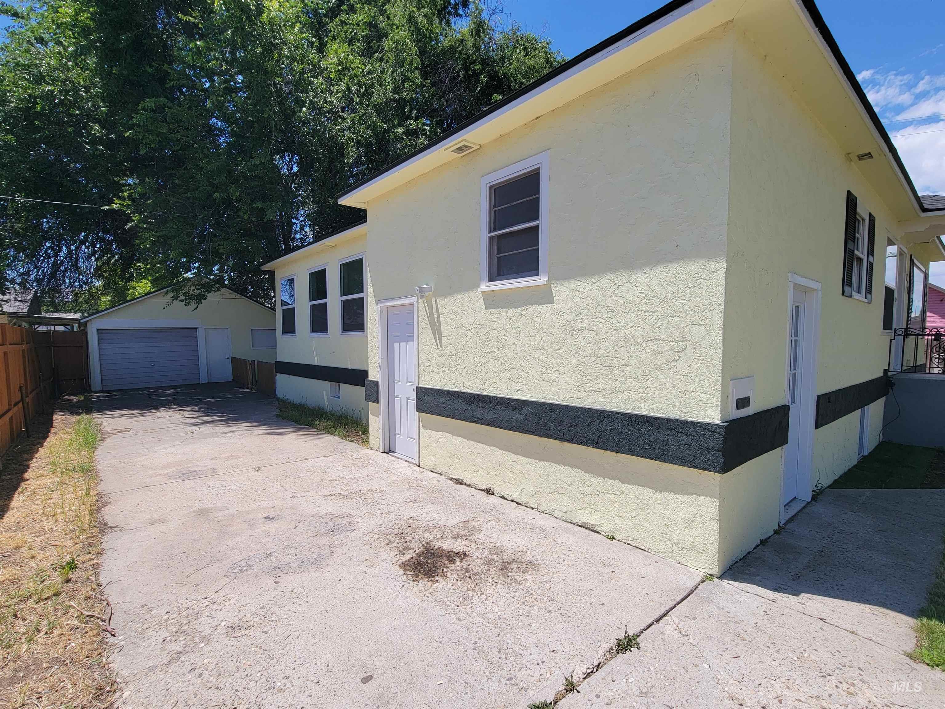715 E Lincoln Ave, Nampa, Idaho 83686, 4 Bedrooms, 2 Bathrooms, Residential For Sale, Price $415,000, 98992391