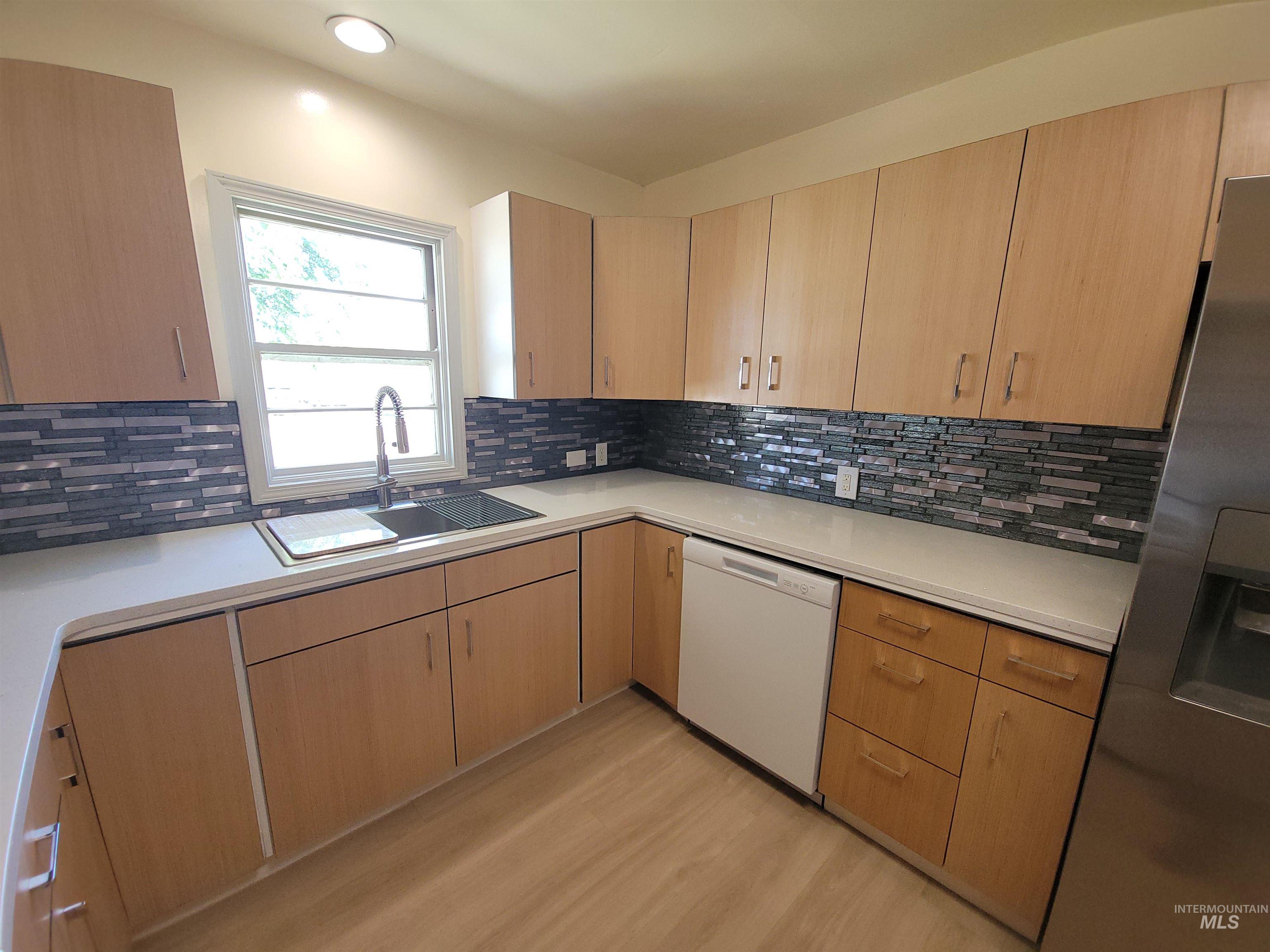 715 E Lincoln Ave, Nampa, Idaho 83686, 4 Bedrooms, 2 Bathrooms, Residential For Sale, Price $415,000, 98992391