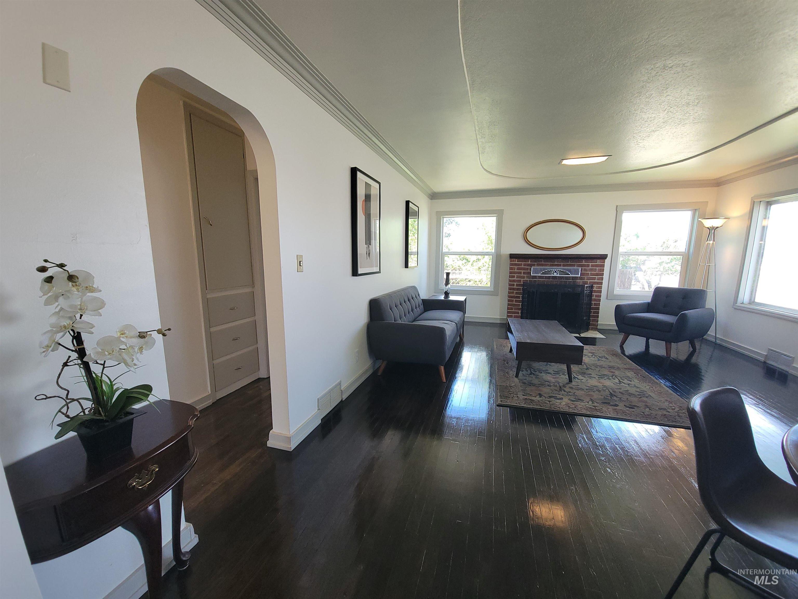 715 E Lincoln Ave, Nampa, Idaho 83686, 4 Bedrooms, 2 Bathrooms, Residential For Sale, Price $415,000, 98992391