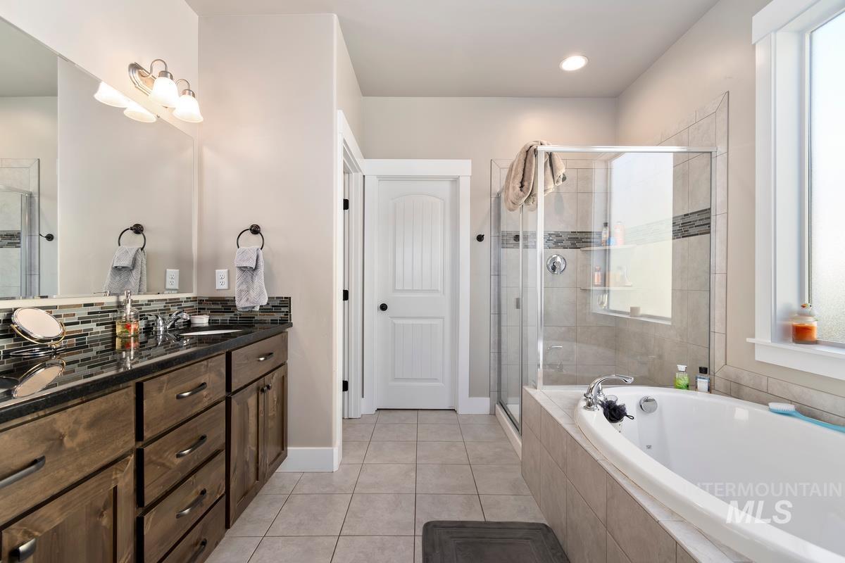 5685 W Night Sky Ct, Boise, Idaho 83714, 3 Bedrooms, 2 Bathrooms, Residential For Sale, Price $769,000,MLS 98992396