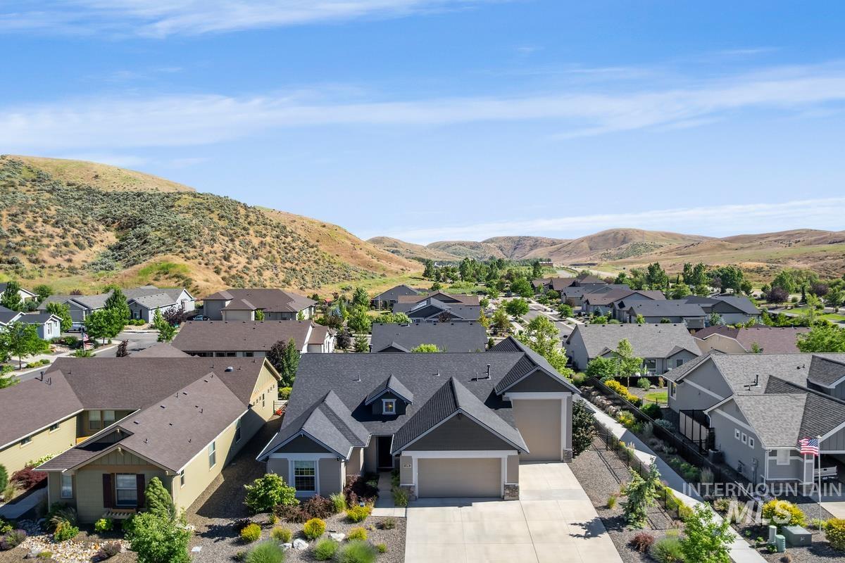 5685 W Night Sky Ct, Boise, Idaho 83714, 3 Bedrooms, 2 Bathrooms, Residential For Sale, Price $769,000,MLS 98992396