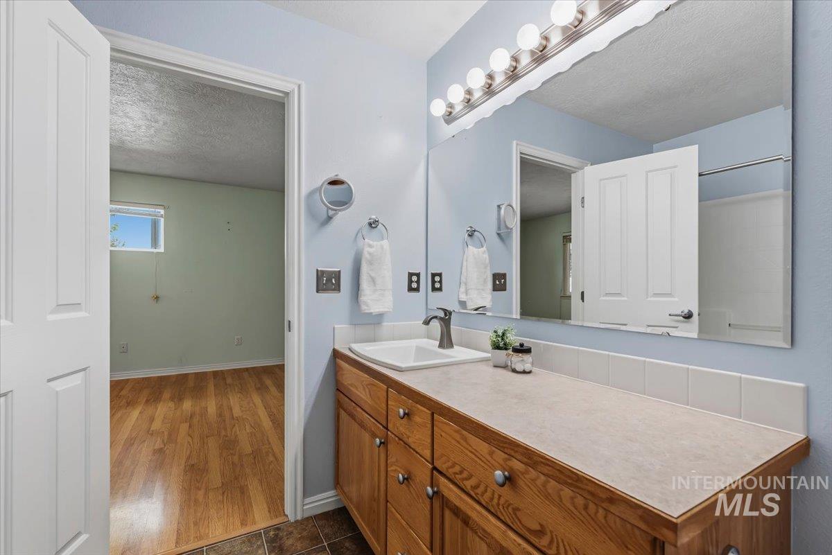 6061 S Oboe, Boise, Idaho 83709, 3 Bedrooms, 2 Bathrooms, Residential For Sale, Price $369,900, 98992400