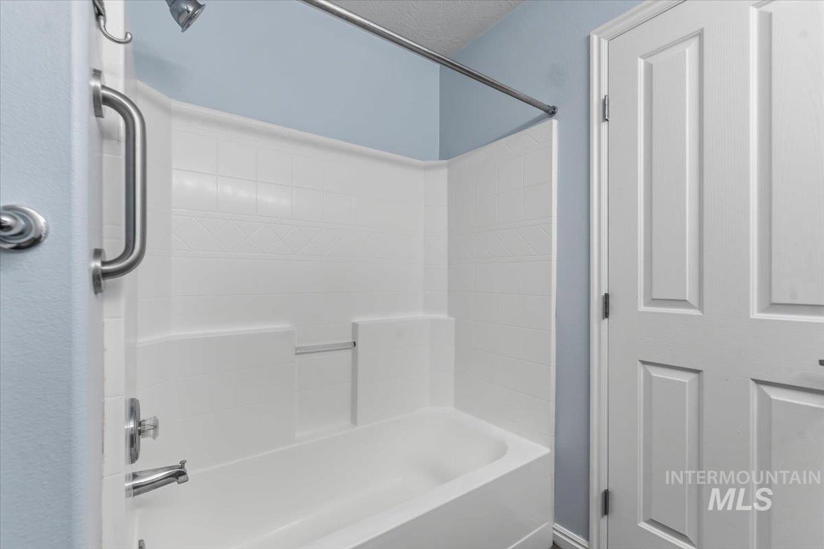 6061 S Oboe, Boise, Idaho 83709, 3 Bedrooms, 2 Bathrooms, Residential For Sale, Price $369,900, 98992400