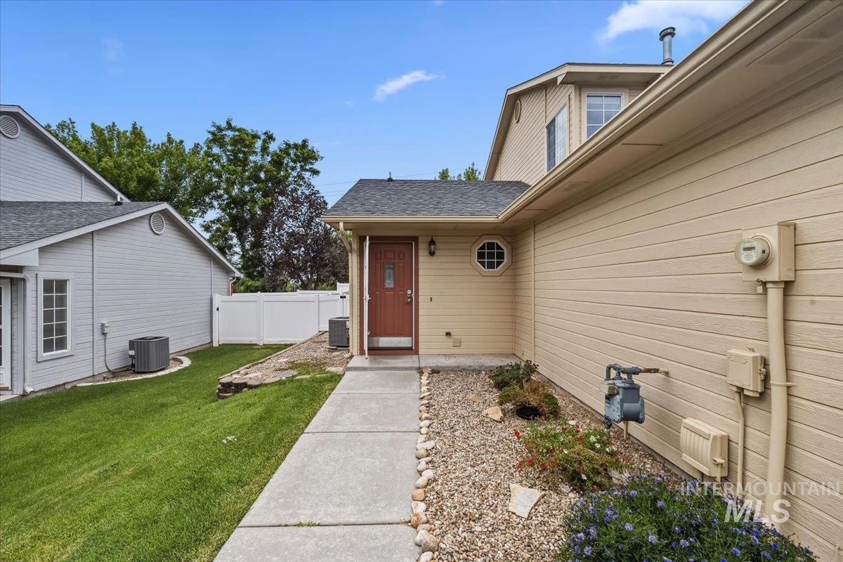 6061 S Oboe, Boise, Idaho 83709, 3 Bedrooms, 2 Bathrooms, Residential For Sale, Price $369,900, 98992400