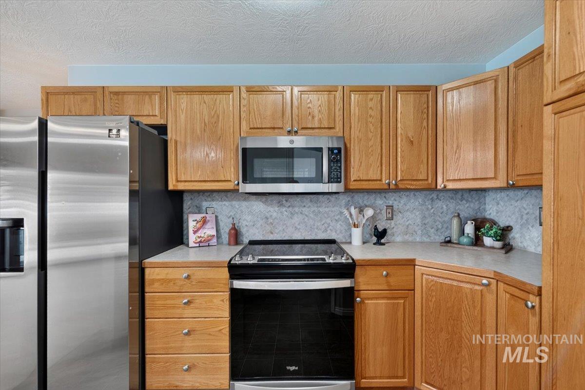 6061 S Oboe, Boise, Idaho 83709, 3 Bedrooms, 2 Bathrooms, Residential For Sale, Price $369,900, 98992400