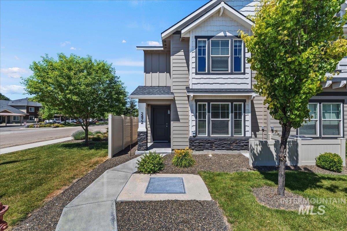 2472 E Blue Tick St, Meridian, Idaho 83642-5374, 2 Bedrooms, 2.5 Bathrooms, Residential For Sale, Price $379,990,MLS 98992401