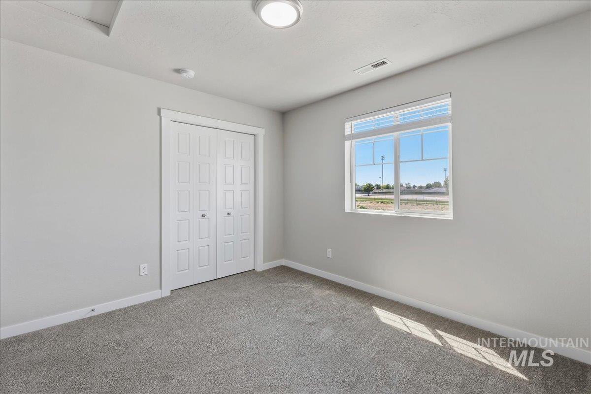 2472 E Blue Tick St, Meridian, Idaho 83642-5374, 2 Bedrooms, 2.5 Bathrooms, Residential For Sale, Price $379,990,MLS 98992401