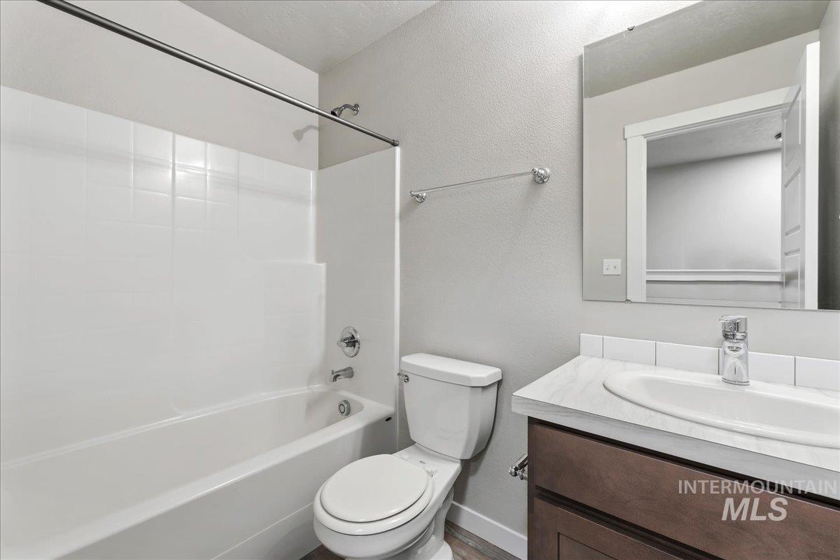2472 E Blue Tick St, Meridian, Idaho 83642-5374, 2 Bedrooms, 2.5 Bathrooms, Residential For Sale, Price $379,990,MLS 98992401
