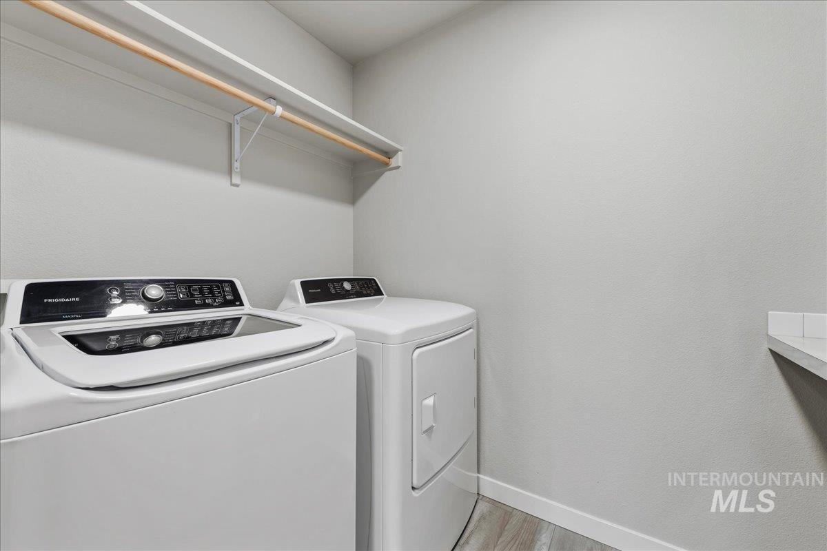 2472 E Blue Tick St, Meridian, Idaho 83642-5374, 2 Bedrooms, 2.5 Bathrooms, Residential For Sale, Price $379,990,MLS 98992401