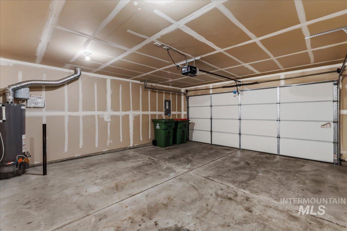 2472 E Blue Tick St, Meridian, Idaho 83642-5374, 2 Bedrooms, 2.5 Bathrooms, Residential For Sale, Price $379,990,MLS 98992401