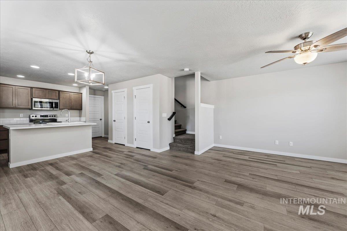 2472 E Blue Tick St, Meridian, Idaho 83642-5374, 2 Bedrooms, 2.5 Bathrooms, Residential For Sale, Price $379,990,MLS 98992401