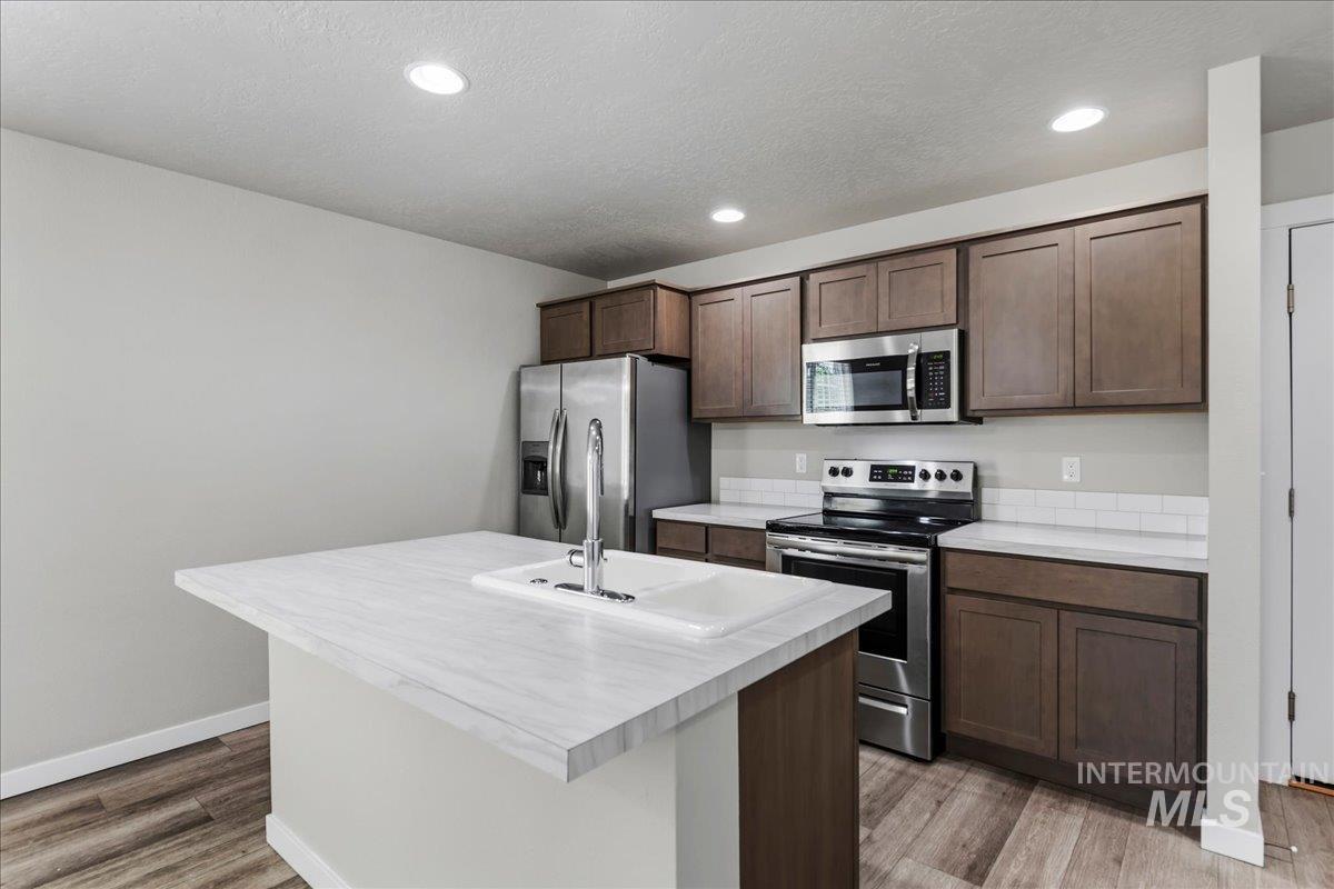 2472 E Blue Tick St, Meridian, Idaho 83642-5374, 2 Bedrooms, 2.5 Bathrooms, Residential For Sale, Price $379,990,MLS 98992401