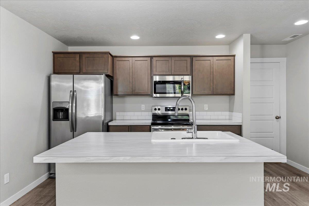 2472 E Blue Tick St, Meridian, Idaho 83642-5374, 2 Bedrooms, 2.5 Bathrooms, Residential For Sale, Price $379,990,MLS 98992401