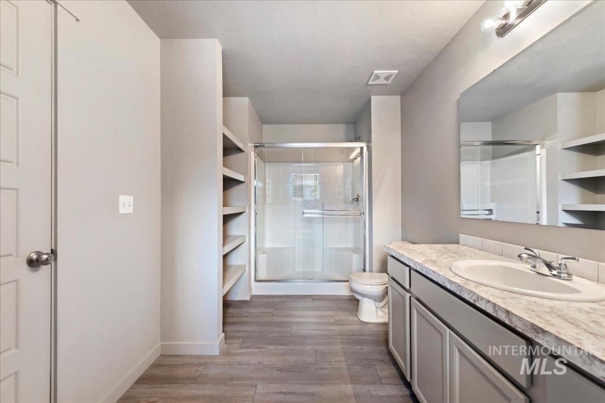 2504 E Blue Tick St, Meridian, Idaho 83642-5374, 3 Bedrooms, 2.5 Bathrooms, Residential For Sale, Price $389,990,MLS 98992403