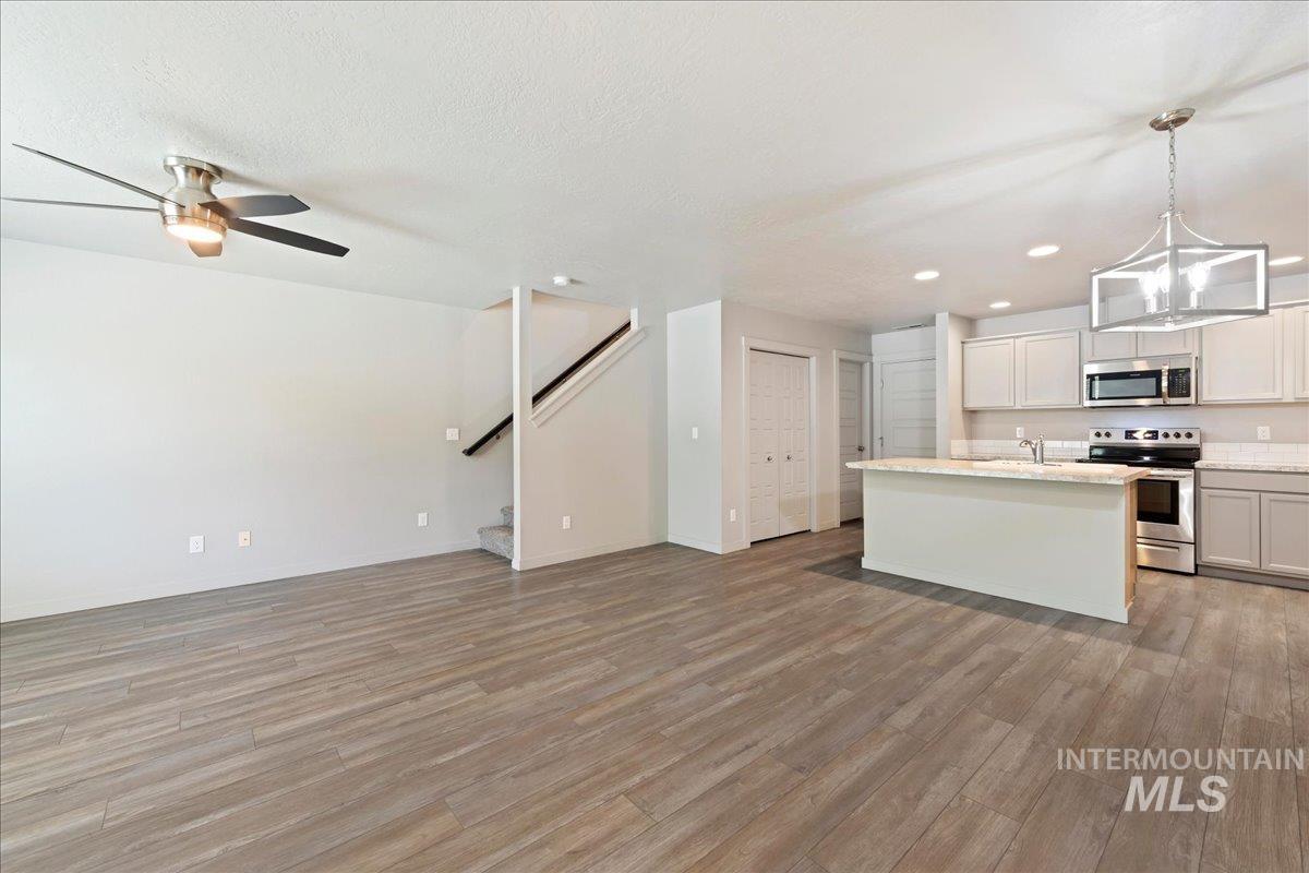 2504 E Blue Tick St, Meridian, Idaho 83642-5374, 3 Bedrooms, 2.5 Bathrooms, Residential For Sale, Price $389,990,MLS 98992403