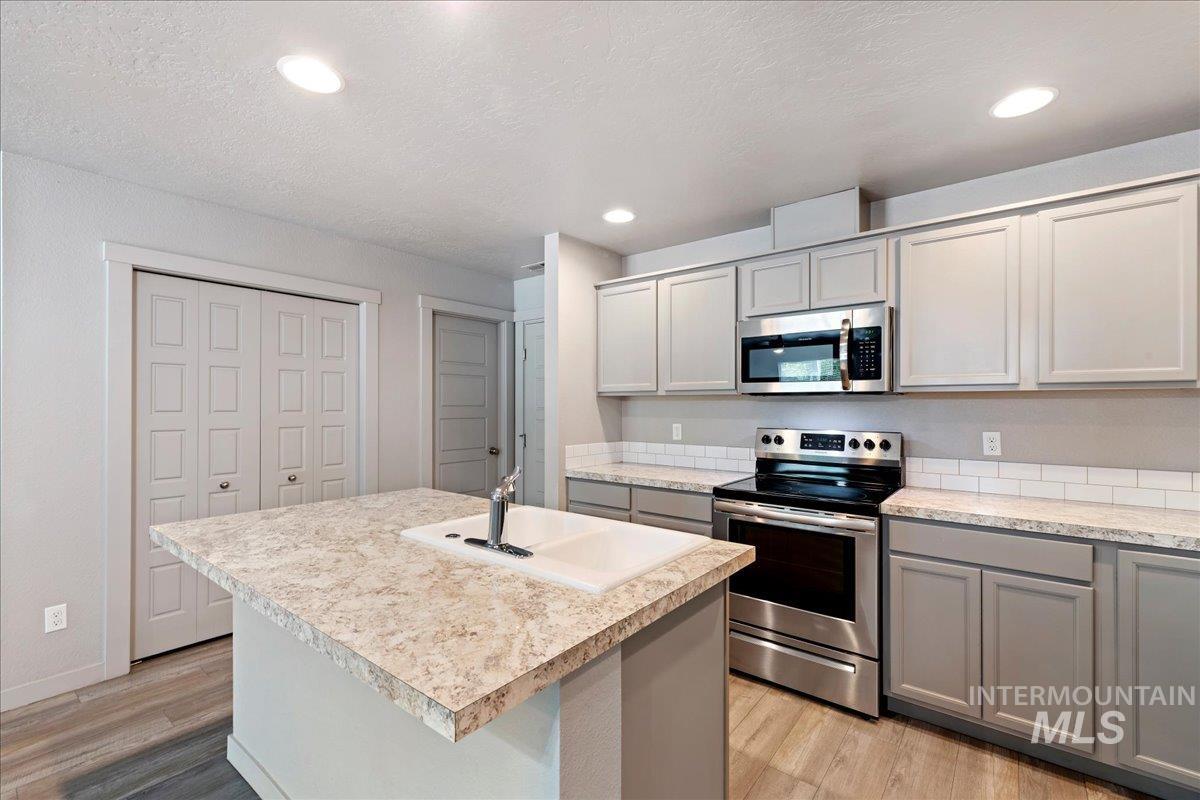 2504 E Blue Tick St, Meridian, Idaho 83642-5374, 3 Bedrooms, 2.5 Bathrooms, Residential For Sale, Price $389,990,MLS 98992403