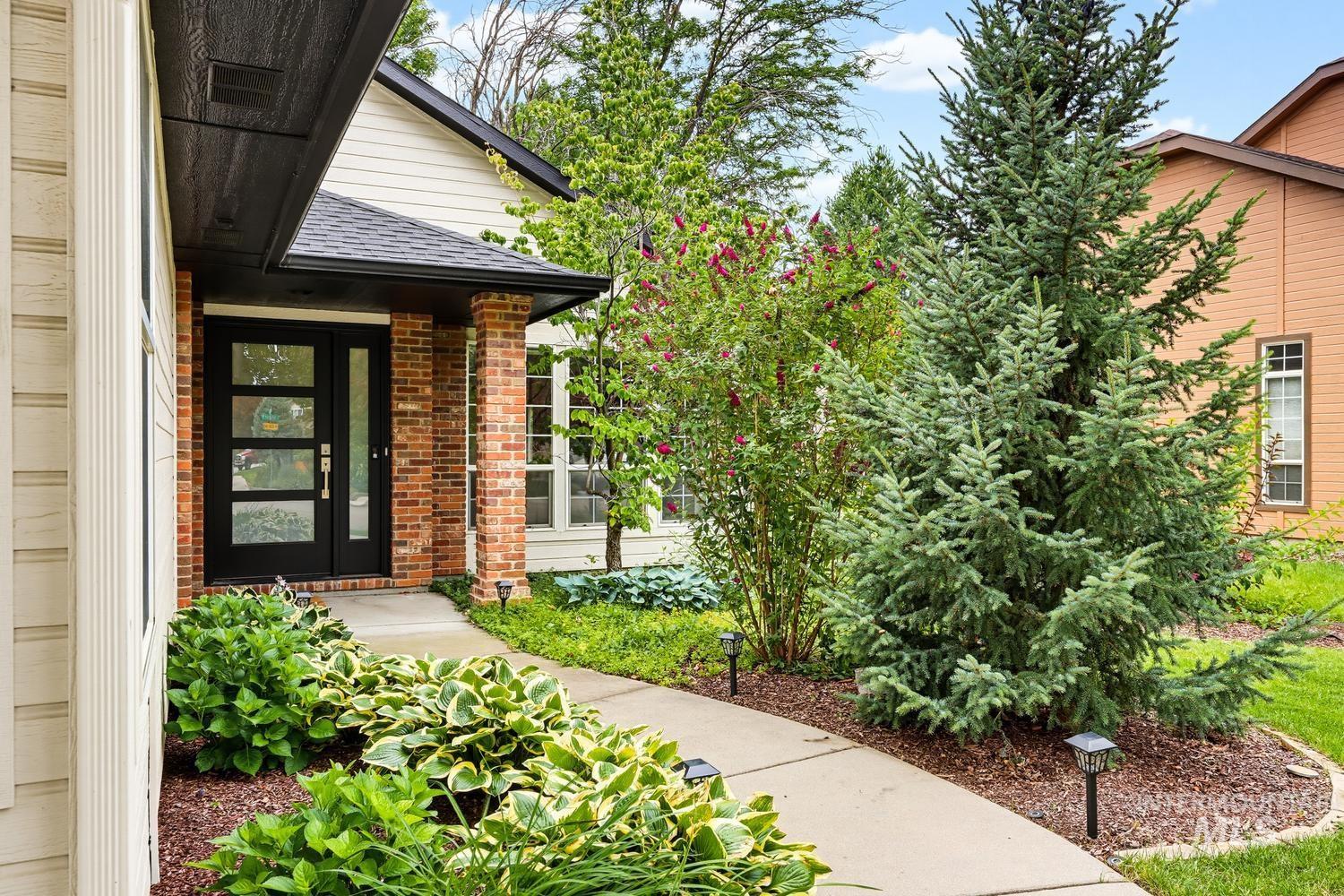 369 S Winthrop Way, Boise, Idaho 83709, 5 Bedrooms, 3 Bathrooms, Residential For Sale, Price $725,000,MLS 98992404