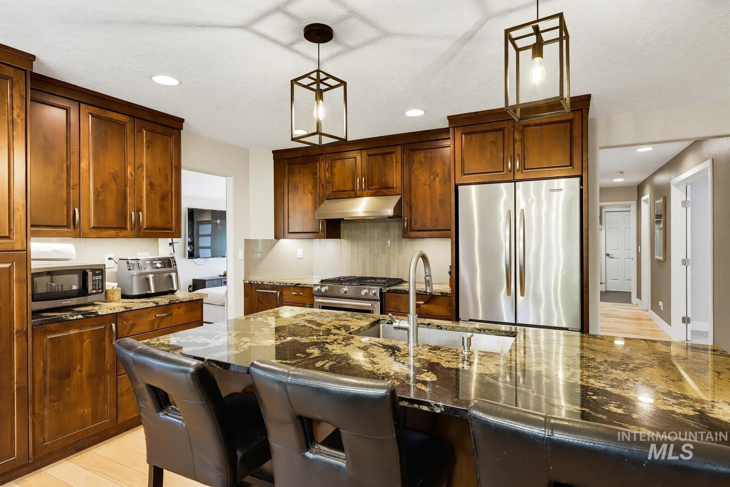 369 S Winthrop Way, Boise, Idaho 83709, 5 Bedrooms, 3 Bathrooms, Residential For Sale, Price $725,000,MLS 98992404