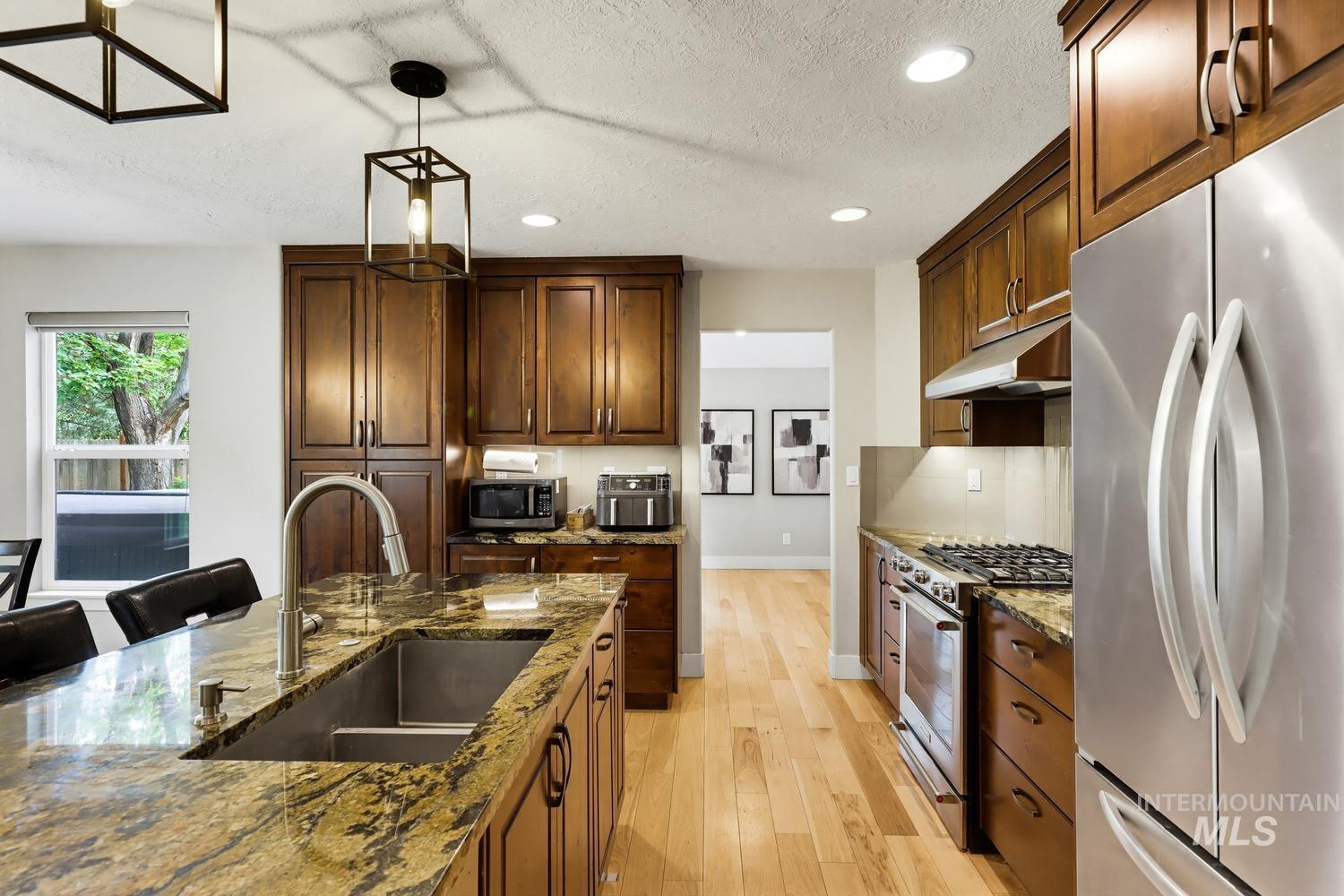 369 S Winthrop Way, Boise, Idaho 83709, 5 Bedrooms, 3 Bathrooms, Residential For Sale, Price $725,000,MLS 98992404