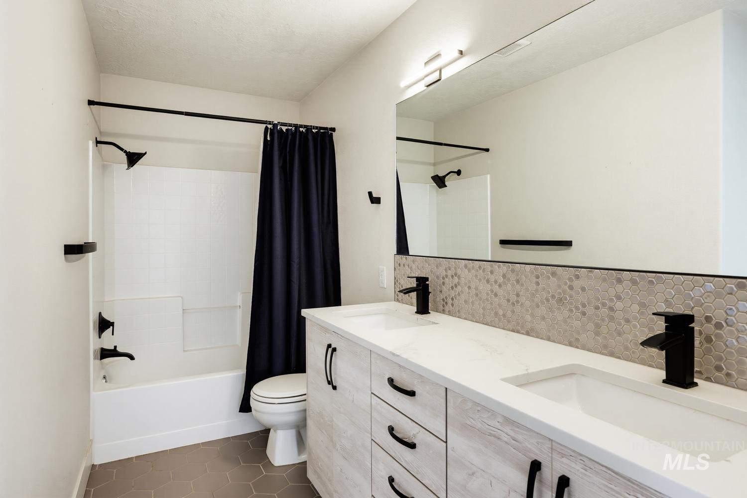 369 S Winthrop Way, Boise, Idaho 83709, 5 Bedrooms, 3 Bathrooms, Residential For Sale, Price $725,000,MLS 98992404