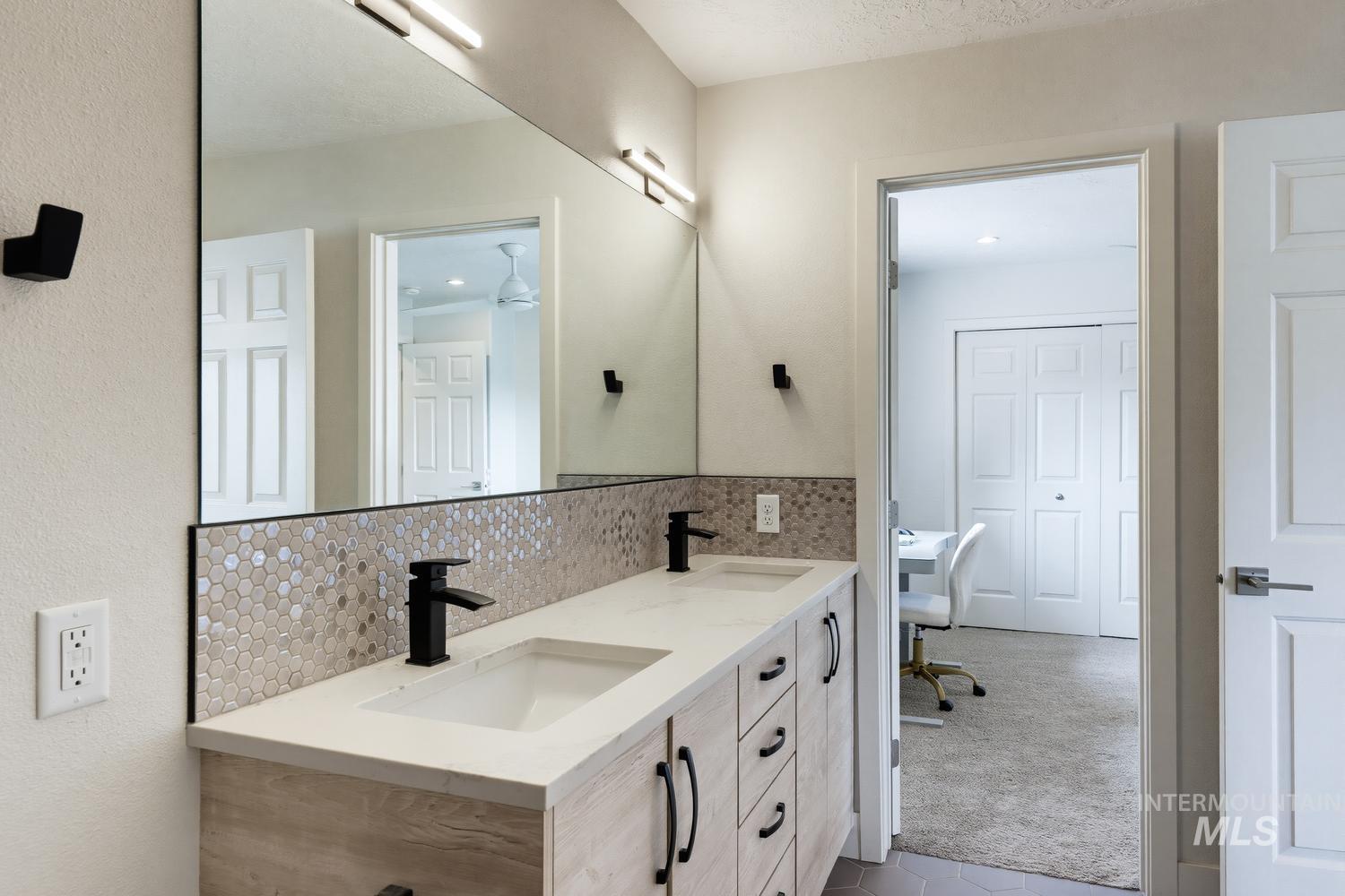 369 S Winthrop Way, Boise, Idaho 83709, 5 Bedrooms, 3 Bathrooms, Residential For Sale, Price $725,000,MLS 98992404