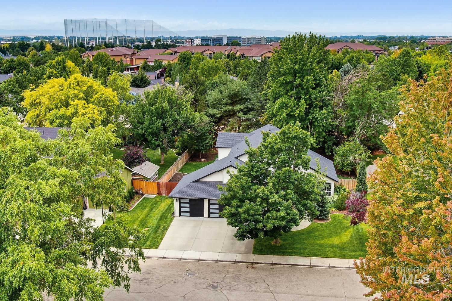 369 S Winthrop Way, Boise, Idaho 83709, 5 Bedrooms, 3 Bathrooms, Residential For Sale, Price $725,000,MLS 98992404