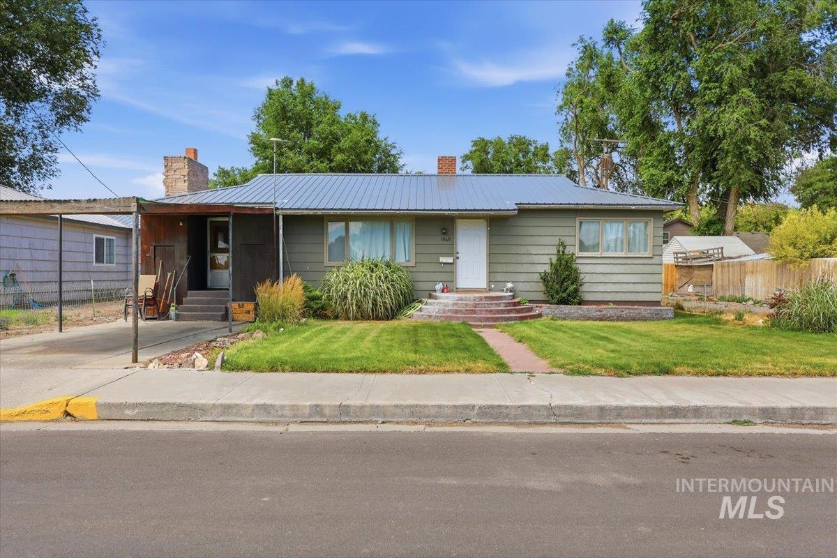 1060 F St W, Vale, Oregon 97918-1430, 3 Bedrooms, 1.5 Bathrooms, Residential For Sale, Price $259,900,MLS 98992406