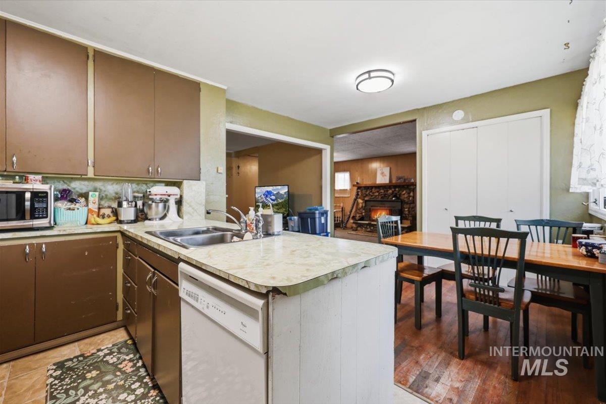 1060 F St W, Vale, Oregon 97918-1430, 3 Bedrooms, 1.5 Bathrooms, Residential For Sale, Price $259,900,MLS 98992406