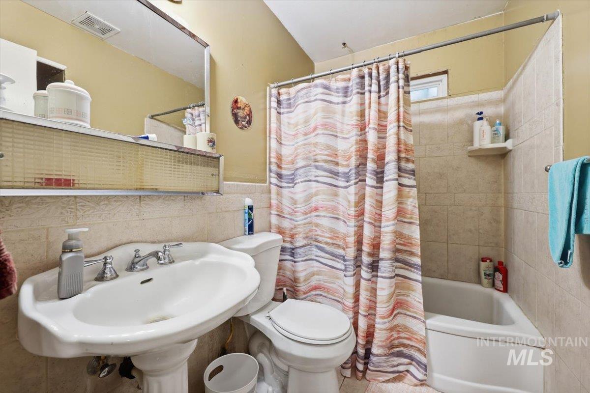 1060 F St W, Vale, Oregon 97918-1430, 3 Bedrooms, 1.5 Bathrooms, Residential For Sale, Price $259,900,MLS 98992406
