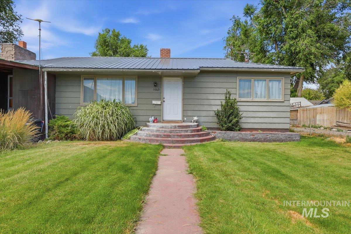 1060 F St W, Vale, Oregon 97918-1430, 3 Bedrooms, 1.5 Bathrooms, Residential For Sale, Price $259,900,MLS 98992406