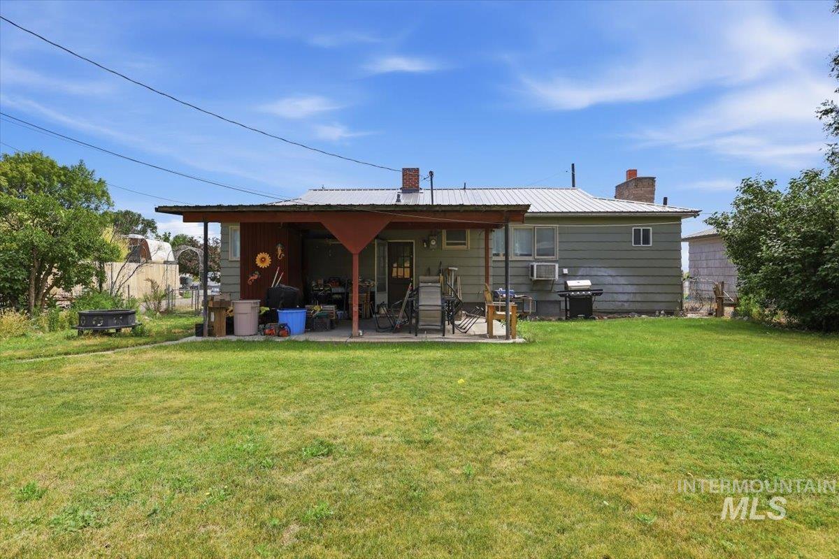 1060 F St W, Vale, Oregon 97918-1430, 3 Bedrooms, 1.5 Bathrooms, Residential For Sale, Price $259,900,MLS 98992406