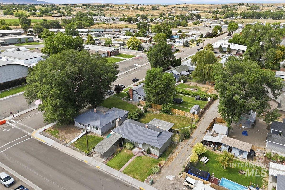 1060 F St W, Vale, Oregon 97918-1430, 3 Bedrooms, 1.5 Bathrooms, Residential For Sale, Price $259,900,MLS 98992406