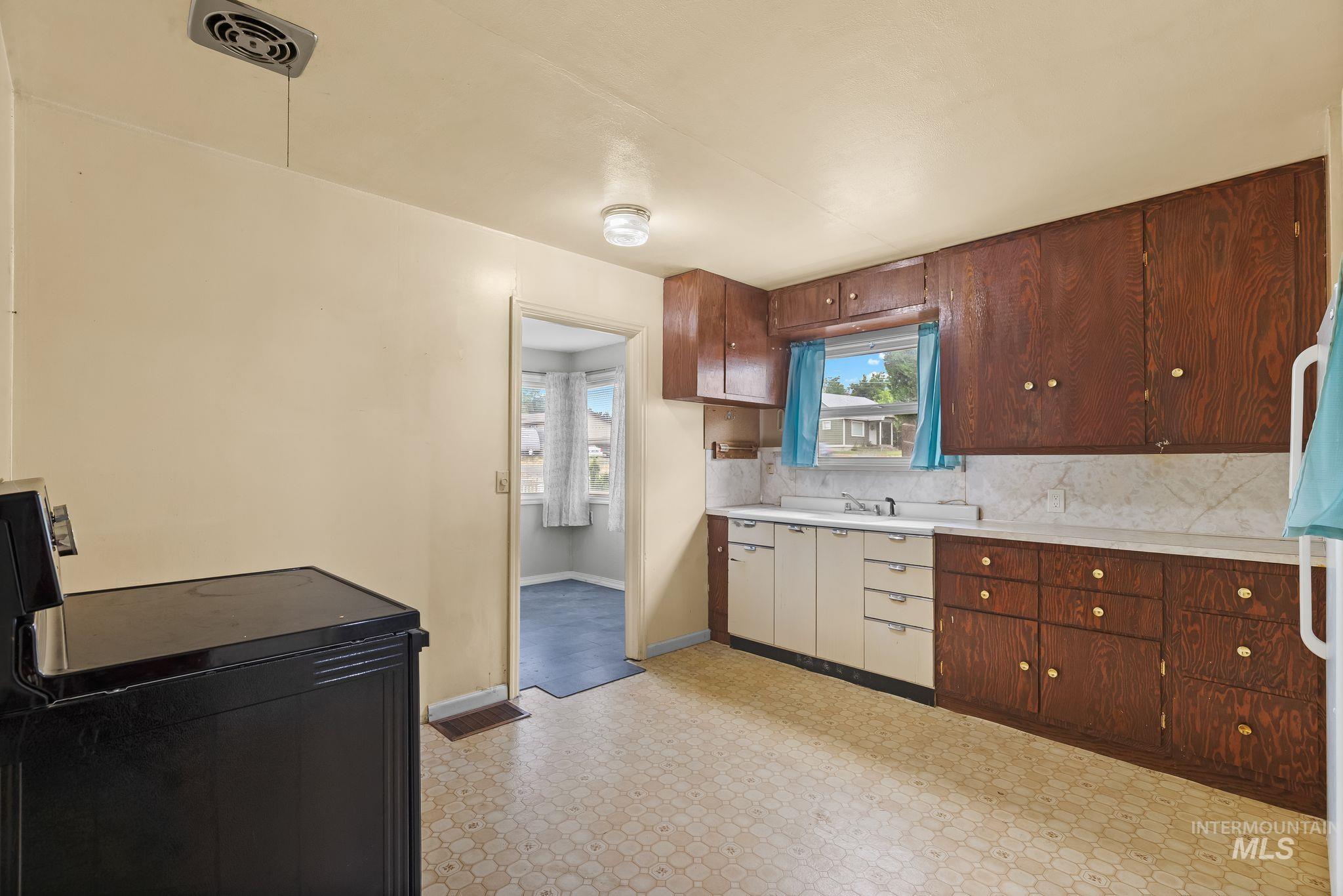 2255 Appleside Blvd, Clarkston, Washington 99403, 2 Bedrooms, 1 Bathroom, Residential For Sale, Price $269,000,MLS 98992407