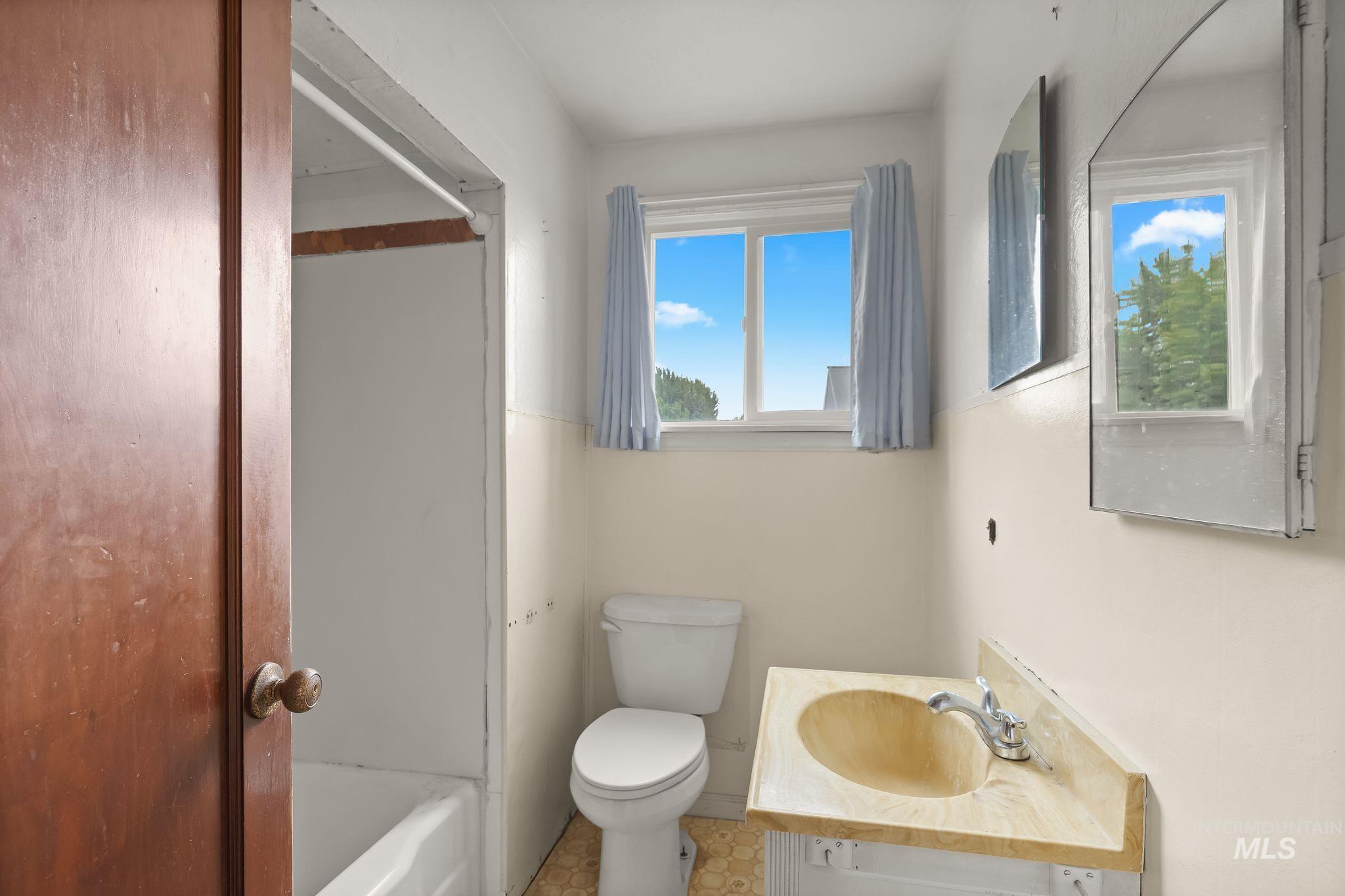 2255 Appleside Blvd, Clarkston, Washington 99403, 2 Bedrooms, 1 Bathroom, Residential For Sale, Price $269,000,MLS 98992407