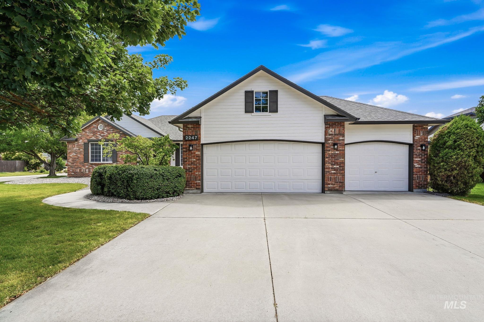 2247 E Gleneagle Dr, Eagle, Idaho 83616-5467, 5 Bedrooms, 3 Bathrooms, Residential For Sale, Price $704,999,MLS 98992408