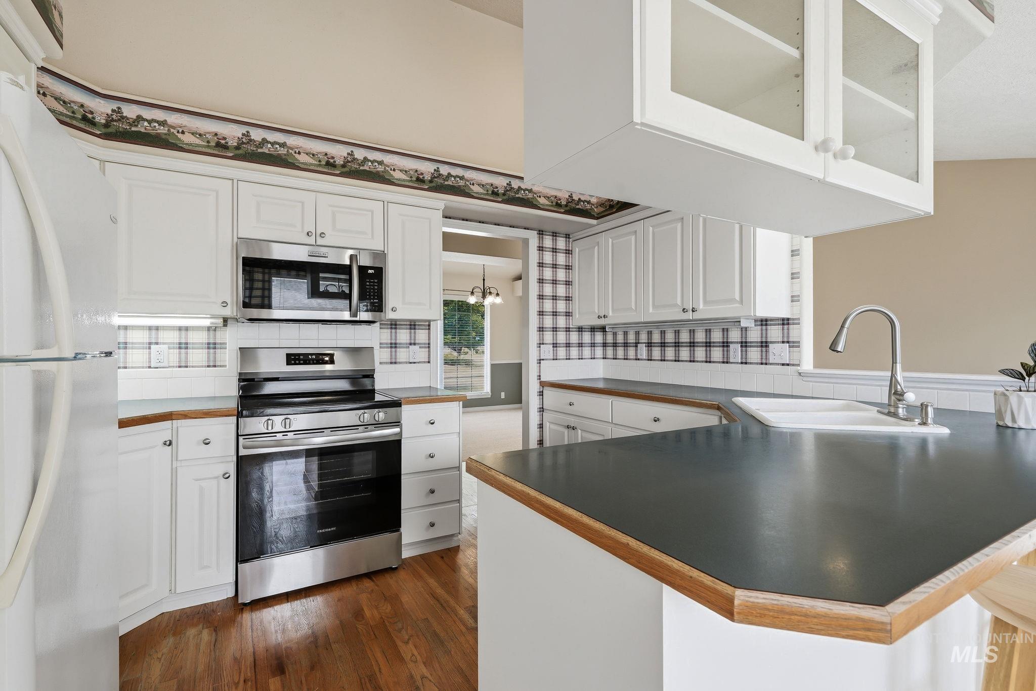 2247 E Gleneagle Dr, Eagle, Idaho 83616-5467, 5 Bedrooms, 3 Bathrooms, Residential For Sale, Price $704,999,MLS 98992408