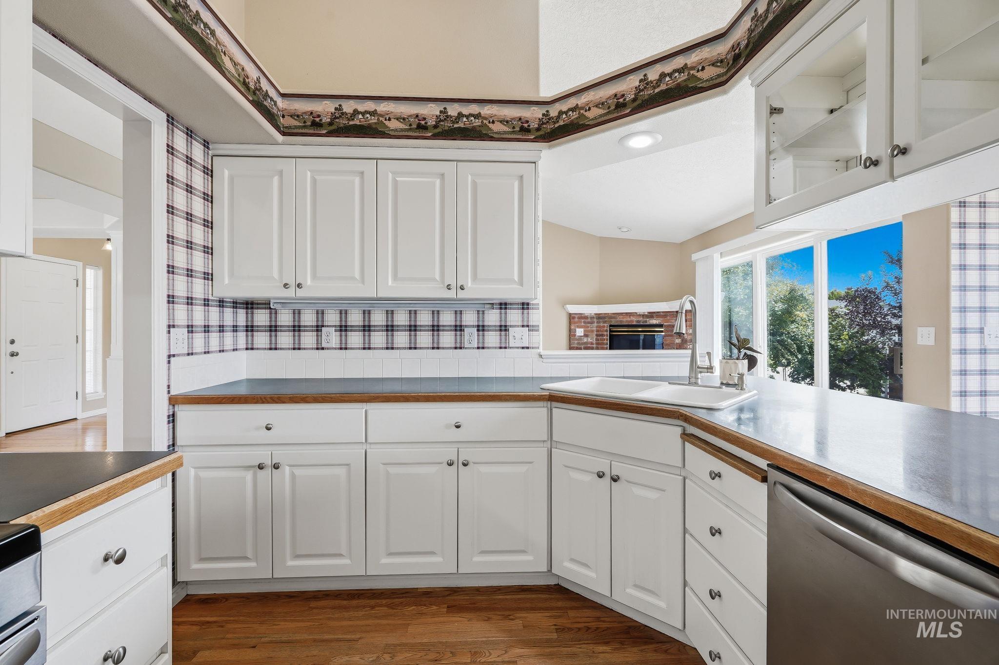 2247 E Gleneagle Dr, Eagle, Idaho 83616-5467, 5 Bedrooms, 3 Bathrooms, Residential For Sale, Price $704,999,MLS 98992408