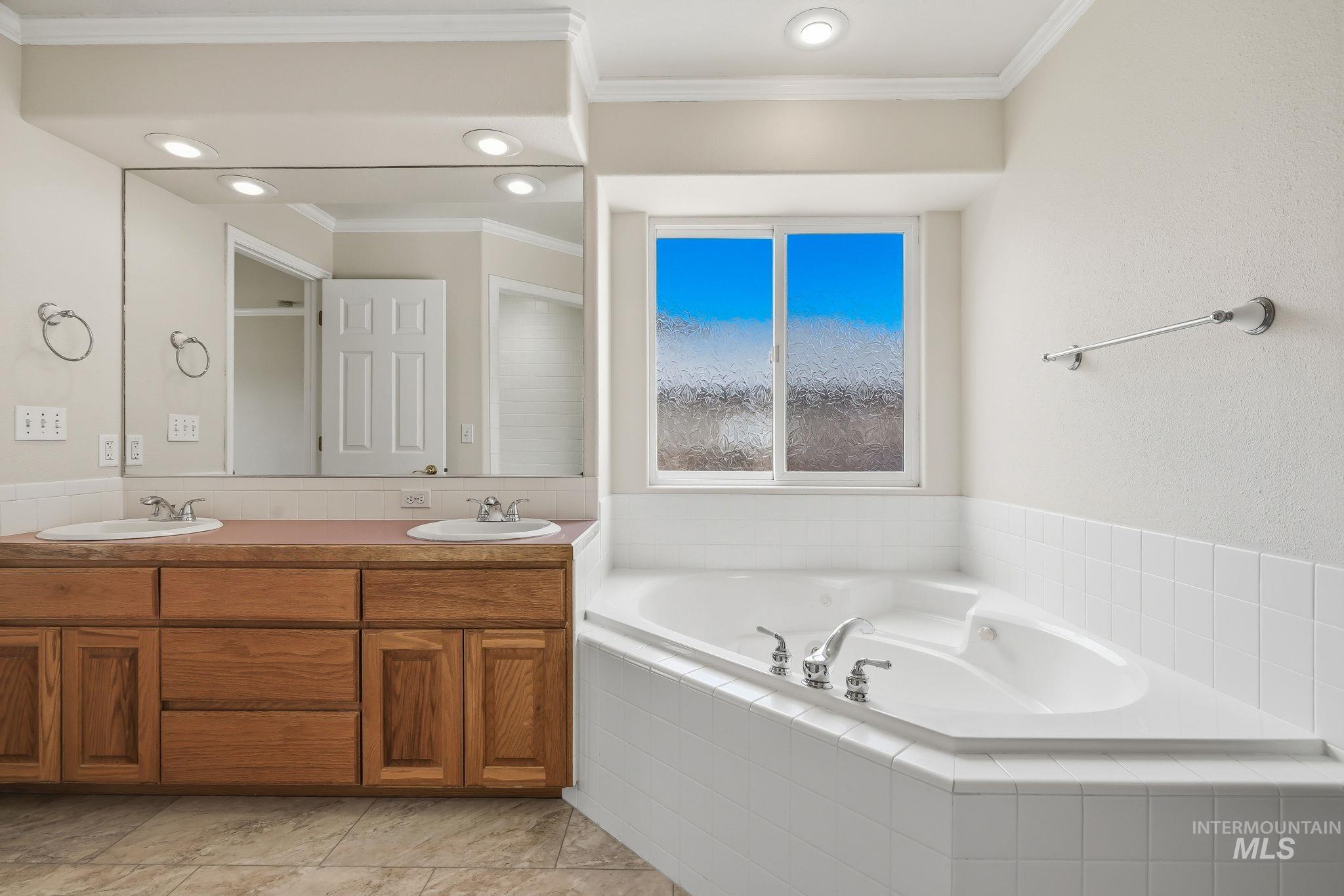 2247 E Gleneagle Dr, Eagle, Idaho 83616-5467, 5 Bedrooms, 3 Bathrooms, Residential For Sale, Price $704,999,MLS 98992408