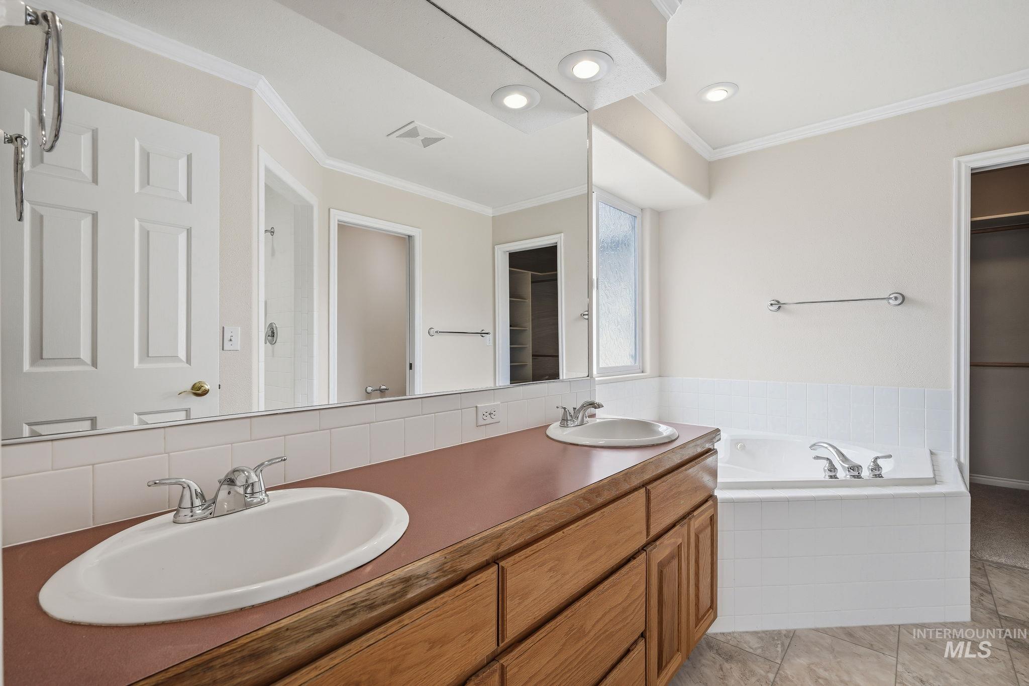 2247 E Gleneagle Dr, Eagle, Idaho 83616-5467, 5 Bedrooms, 3 Bathrooms, Residential For Sale, Price $704,999,MLS 98992408