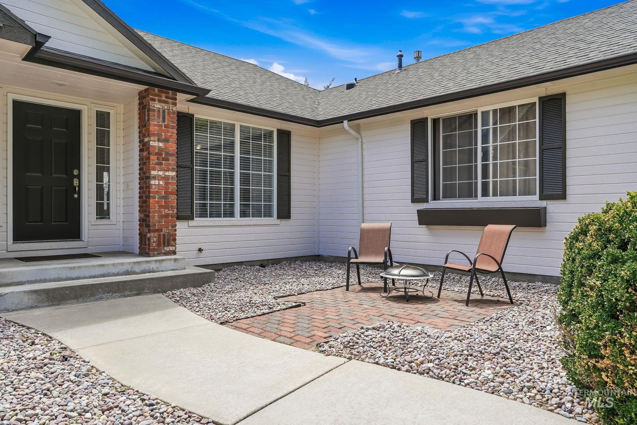 2247 E Gleneagle Dr, Eagle, Idaho 83616-5467, 5 Bedrooms, 3 Bathrooms, Residential For Sale, Price $704,999,MLS 98992408