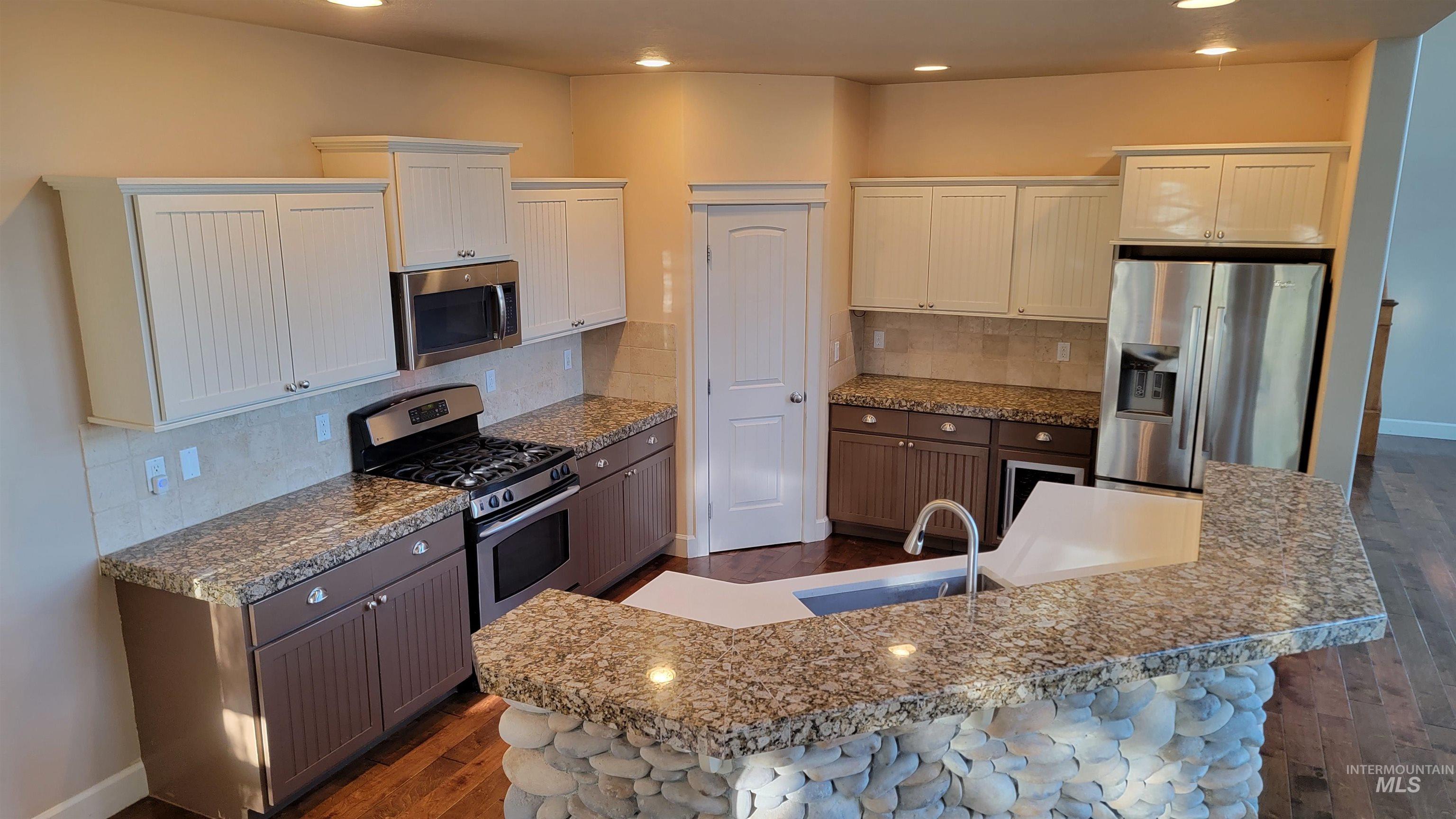 24440 Sparrow Lane, Middleton, Idaho 83644, 4 Bedrooms, 3.5 Bathrooms, Residential For Sale, Price $1,200,000,MLS 98992409