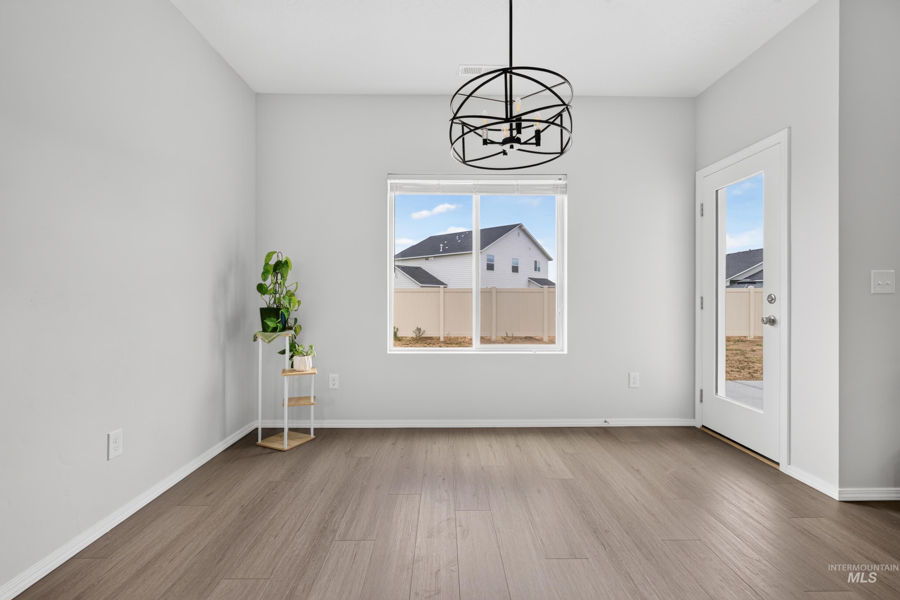 5015 Endicott Dr, Caldwell, Idaho 83605-1110, 3 Bedrooms, 2 Bathrooms, Residential For Sale, Price $439,900,MLS 98992410