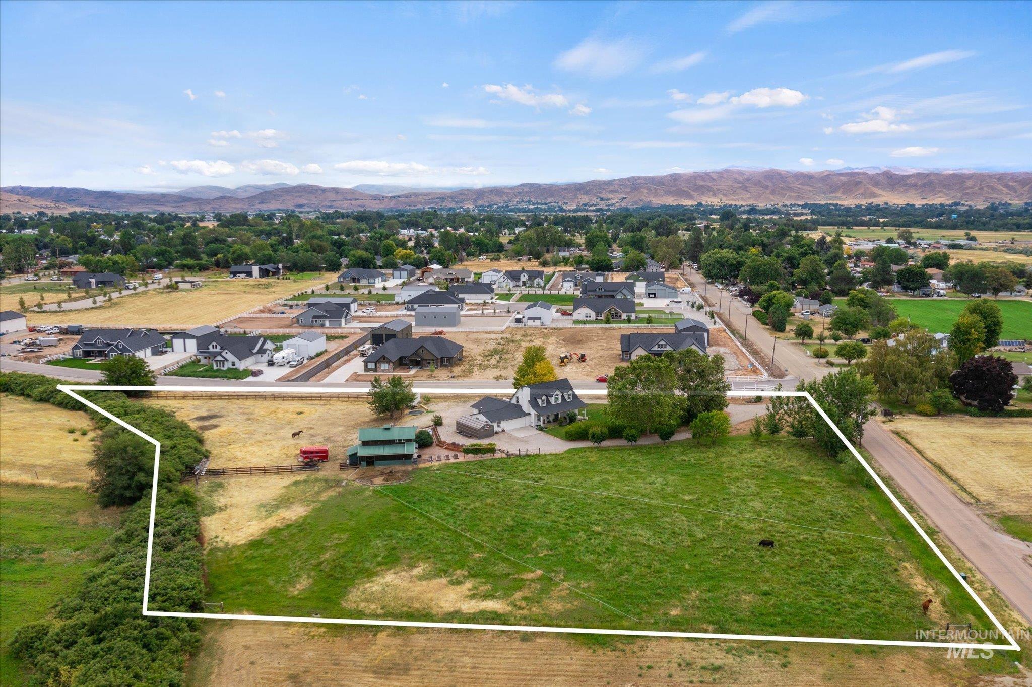 1140 Edgemont St, Emmett, Idaho 83617, 3 Bedrooms, 2.5 Bathrooms, Residential For Sale, Price $889,000,MLS 98992411