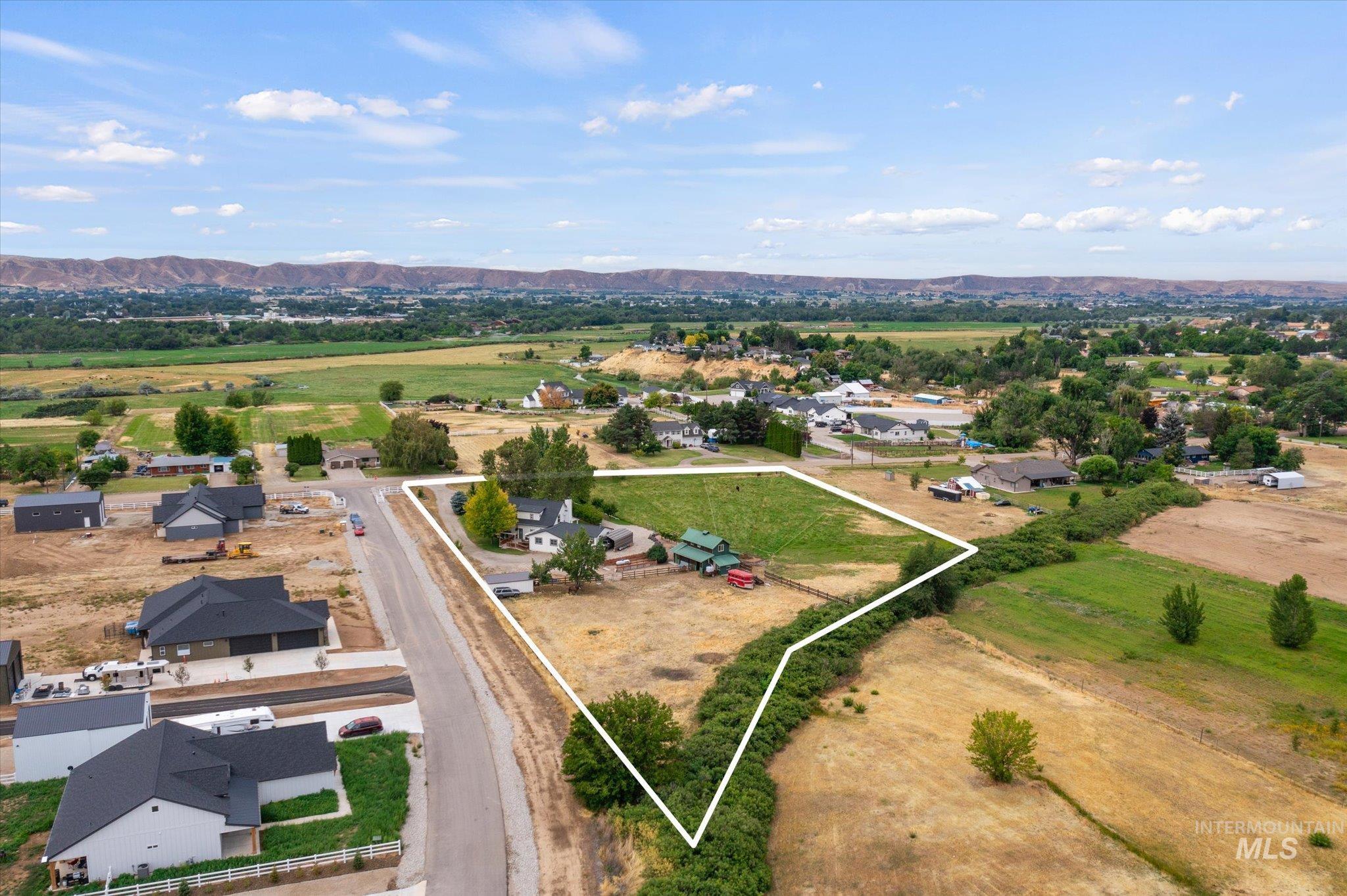 1140 Edgemont St, Emmett, Idaho 83617, 3 Bedrooms, 2.5 Bathrooms, Residential For Sale, Price $889,000,MLS 98992411