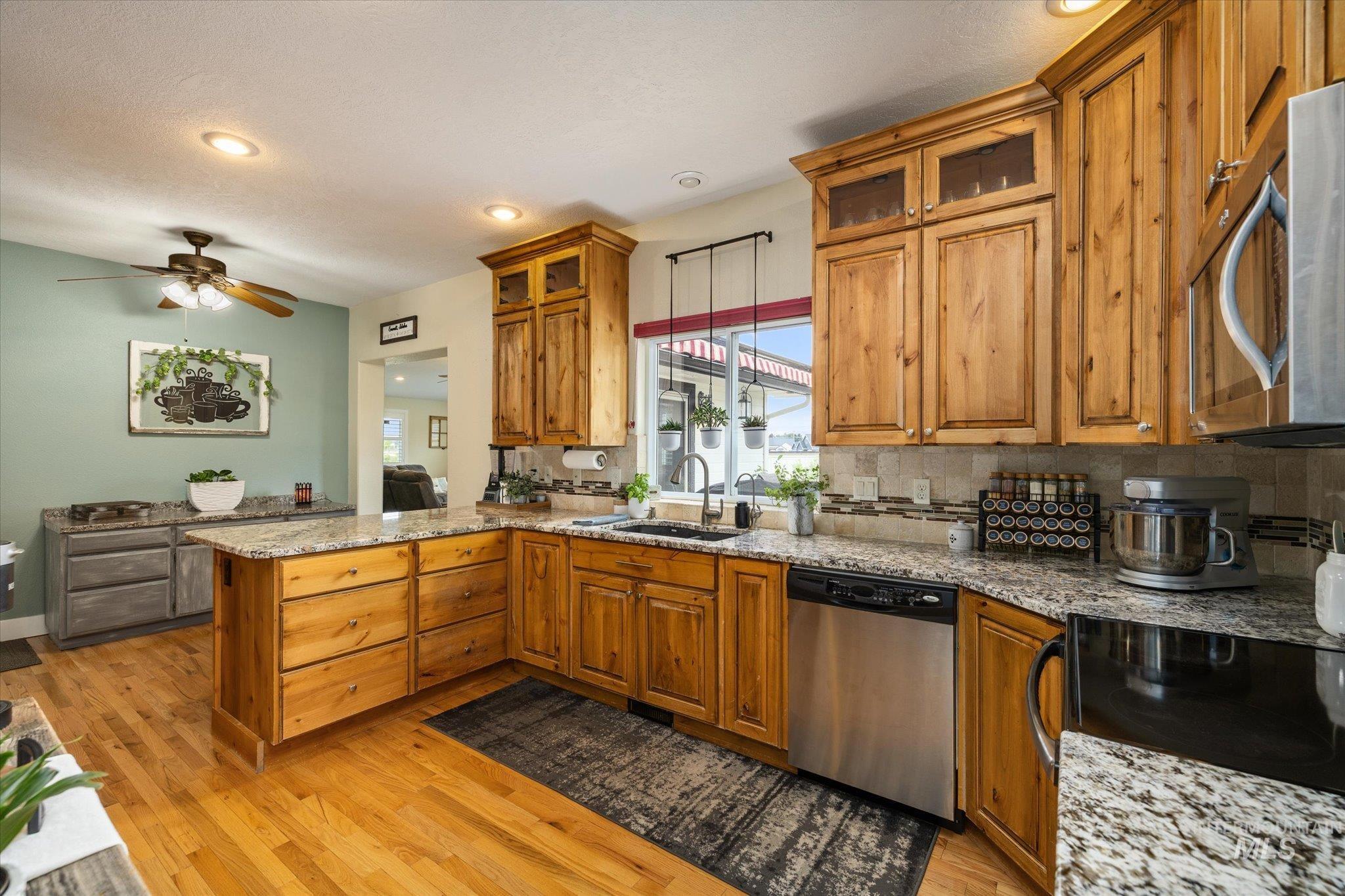 1140 Edgemont St, Emmett, Idaho 83617, 3 Bedrooms, 2.5 Bathrooms, Residential For Sale, Price $889,000,MLS 98992411
