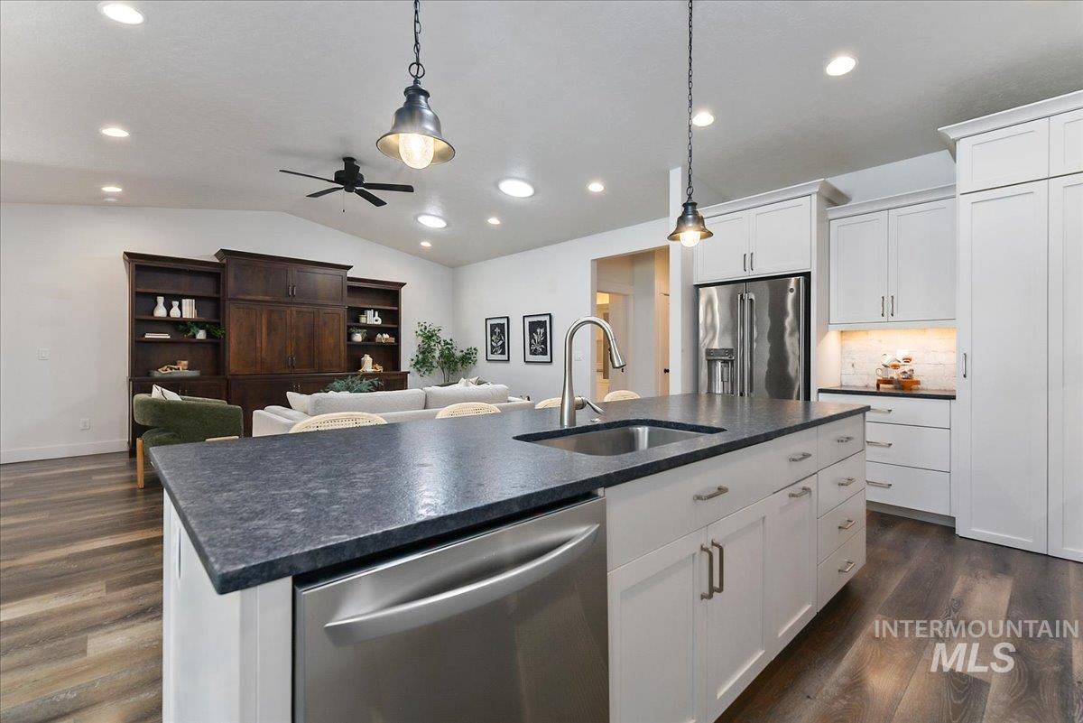 6668 W Hammermill Dr, Boise, Idaho 83714, 3 Bedrooms, 2.5 Bathrooms, Residential For Sale, Price $750,000,MLS 98992412