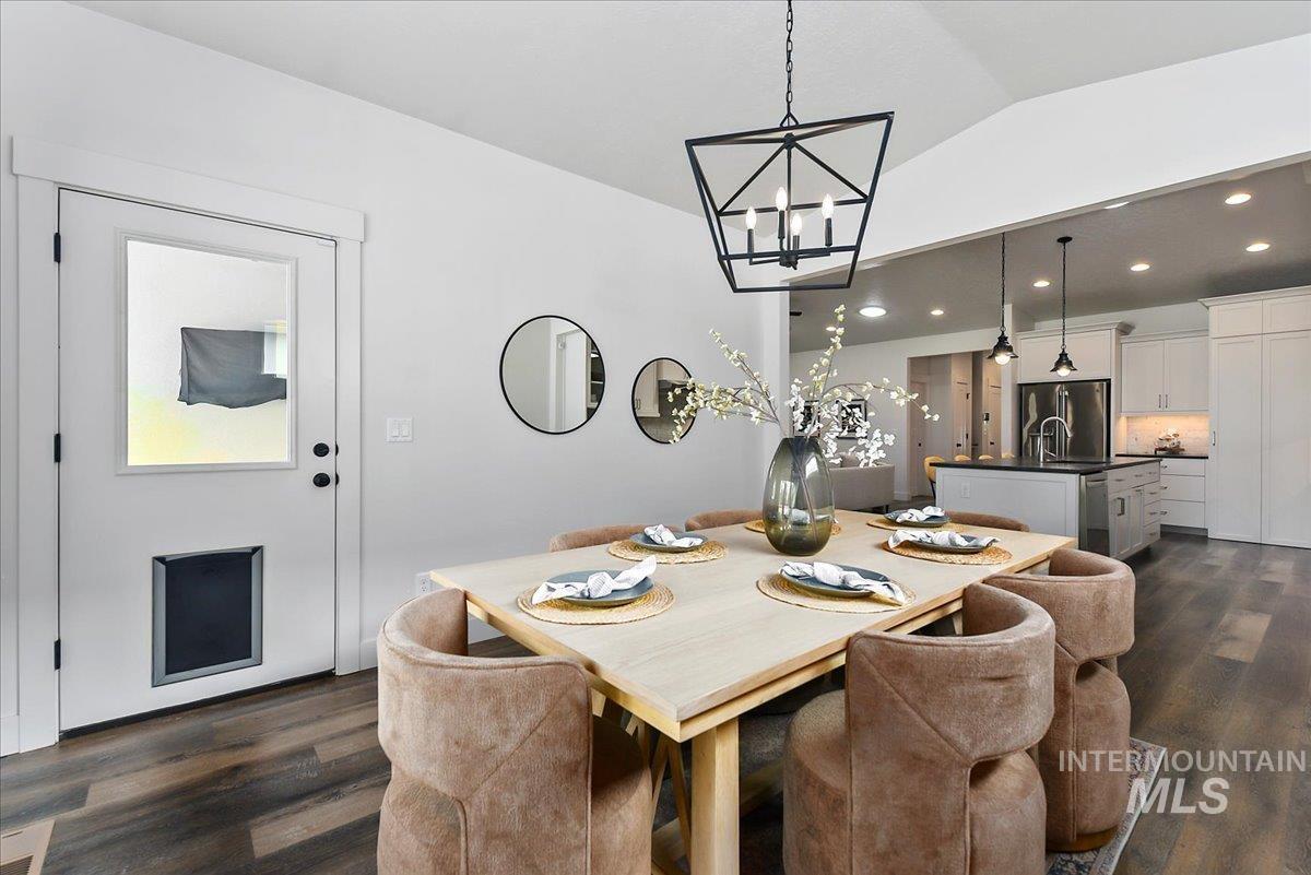 6668 W Hammermill Dr, Boise, Idaho 83714, 3 Bedrooms, 2.5 Bathrooms, Residential For Sale, Price $750,000,MLS 98992412