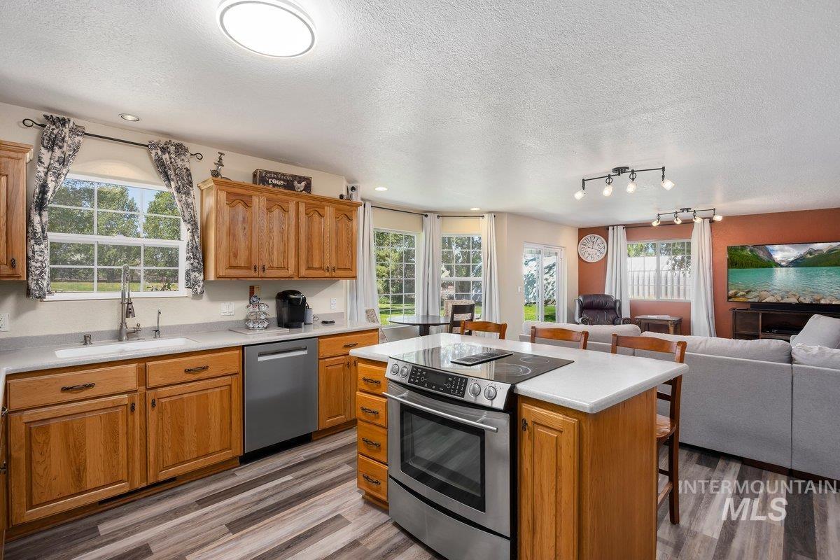 4027 N 3500 E, Kimberly, Idaho 83341, 5 Bedrooms, 3 Bathrooms, Residential For Sale, Price $714,975, 98992413