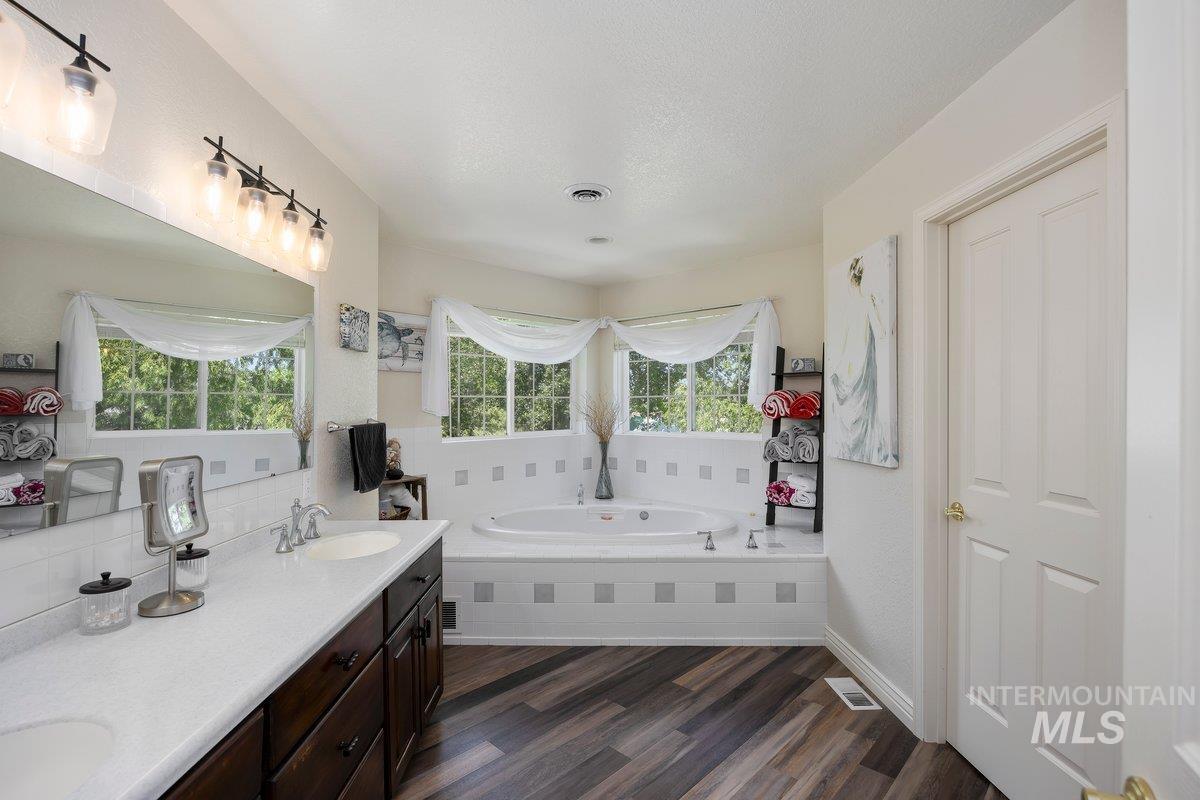 4027 N 3500 E, Kimberly, Idaho 83341, 5 Bedrooms, 3 Bathrooms, Residential For Sale, Price $714,975, 98992413